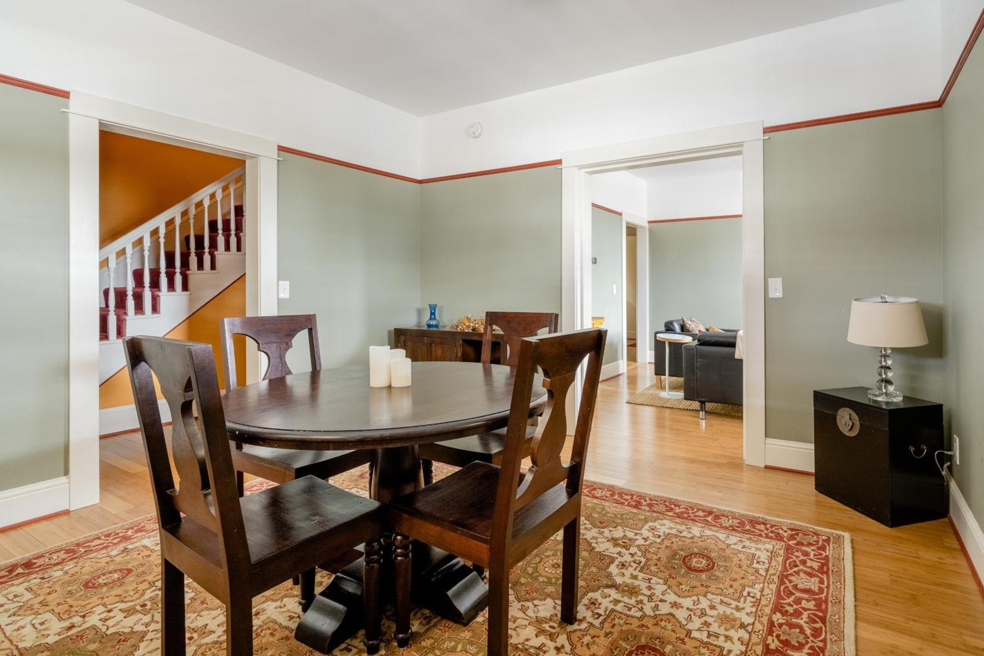 - Sun-filled In Buckman Neighborhood With 2brs Holiday home Portland