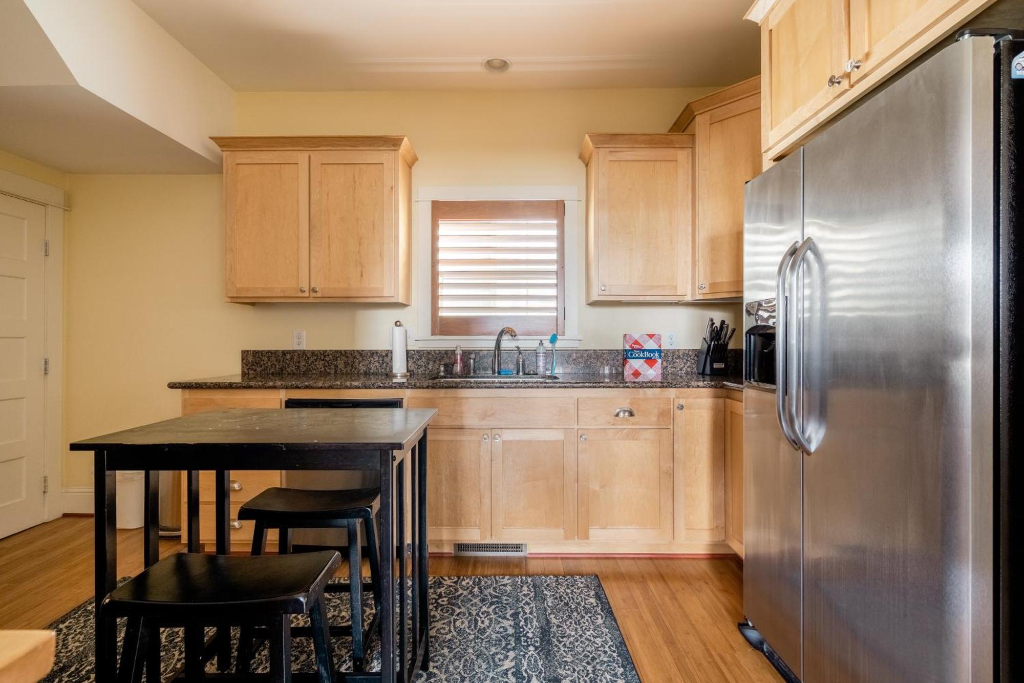Holiday home - Sun-filled In Buckman Neighborhood With 2brs Portland