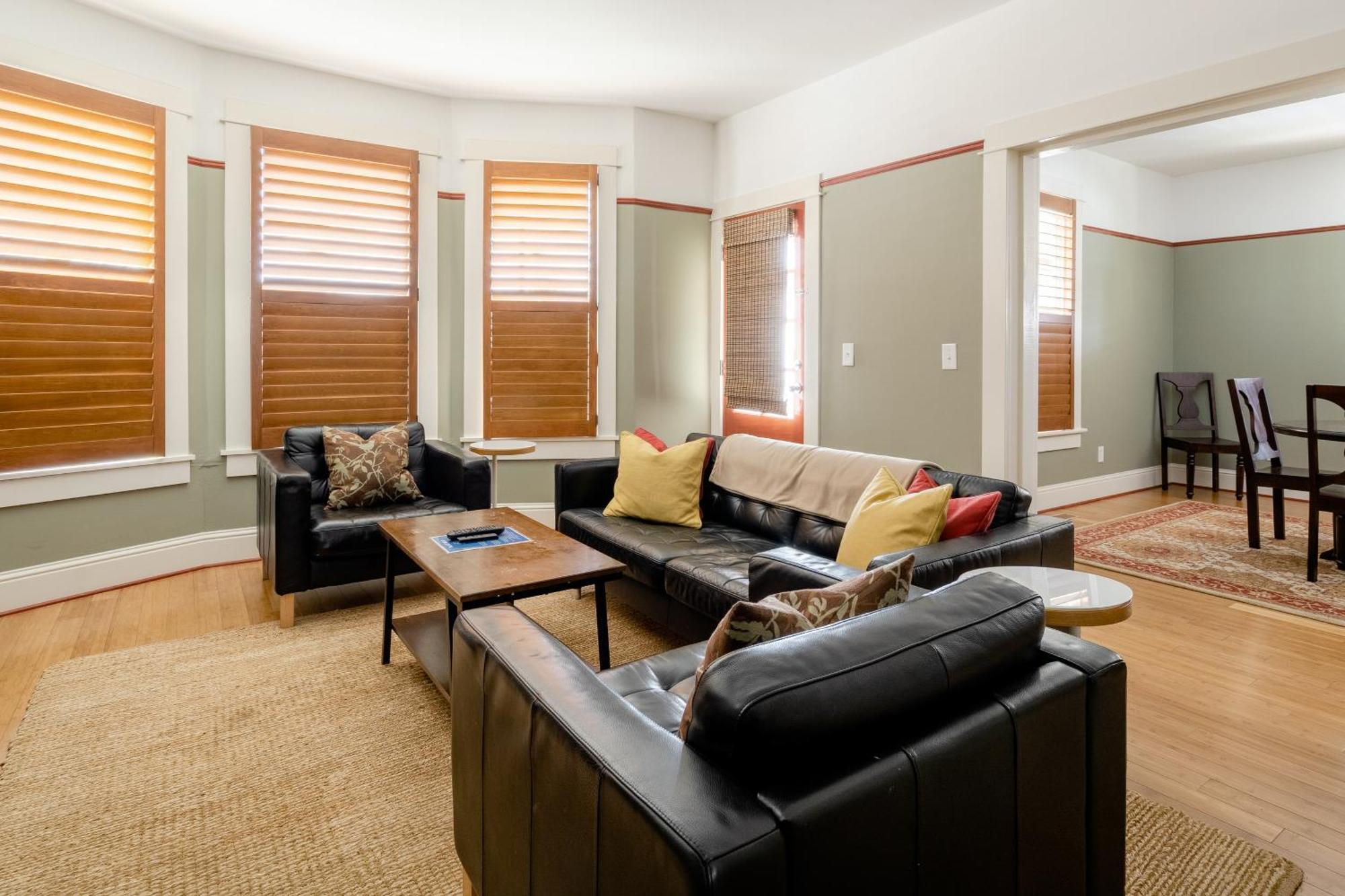 Holiday home - Sun-filled In Buckman Neighborhood With 2brs *