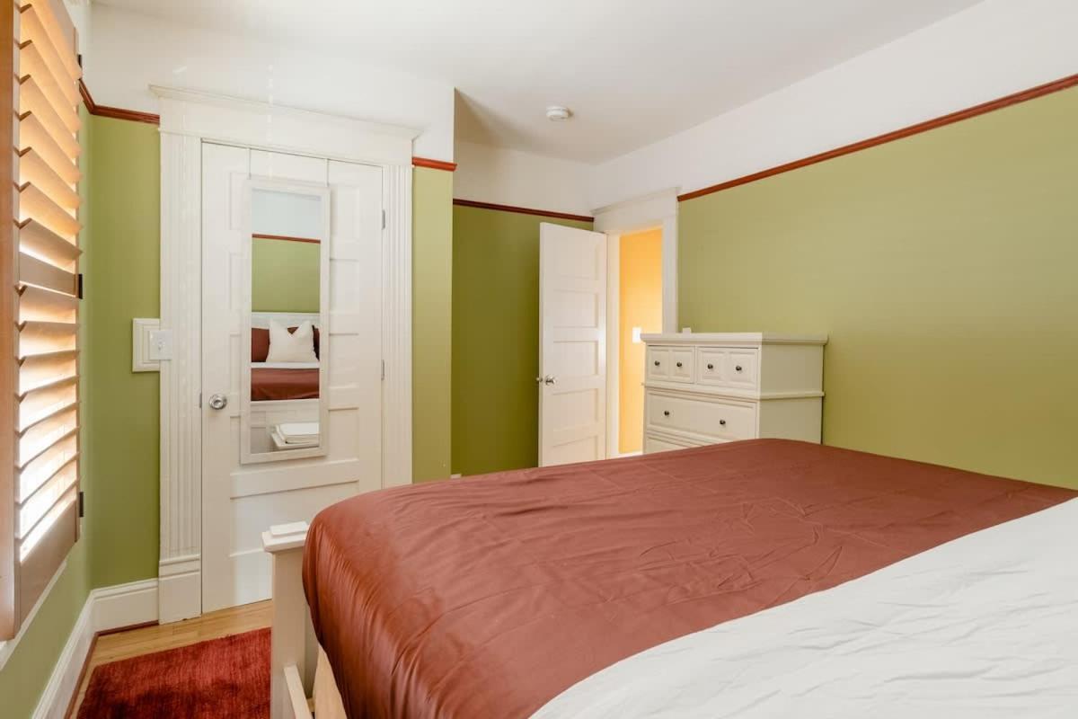 - Sun-filled In Buckman Neighborhood With 2brs Holiday home *