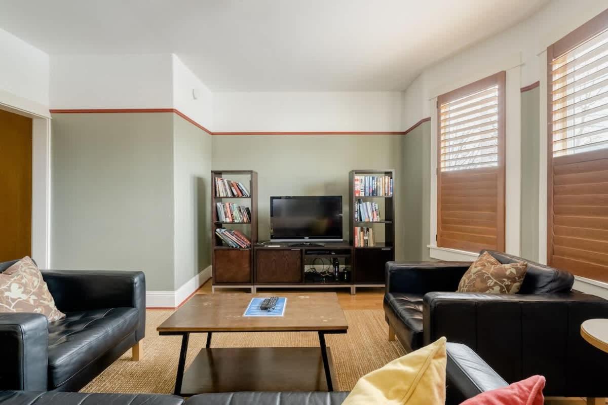 - Sun-filled In Buckman Neighborhood With 2brs * Portland