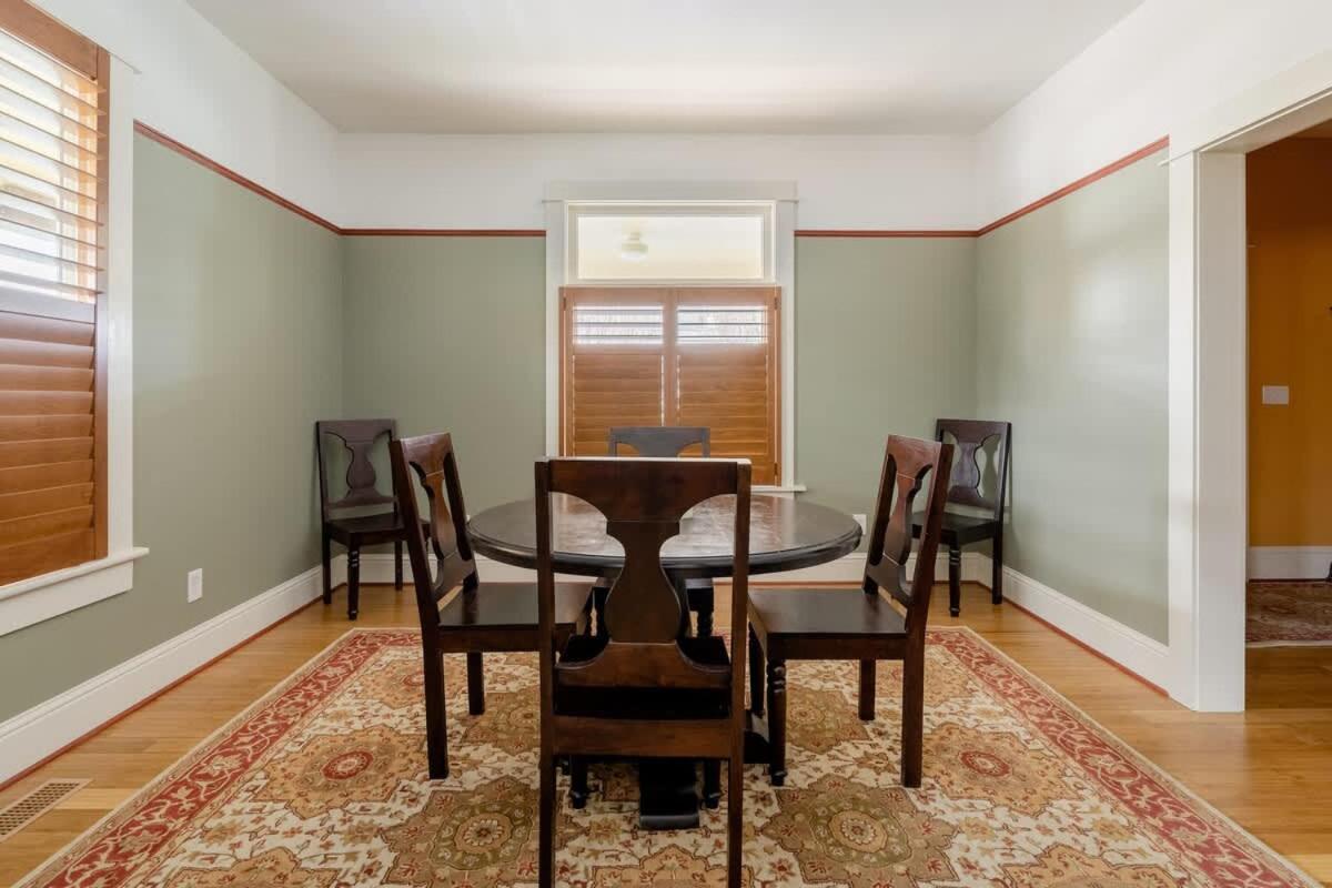 Holiday home - Sun-filled In Buckman Neighborhood With 2brs *